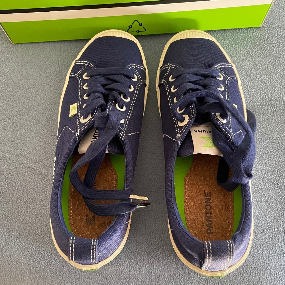 Cariuma OCA Low Pantone Blueprint Canvas Contrast Thread Sneaker Women's 7.5 siz